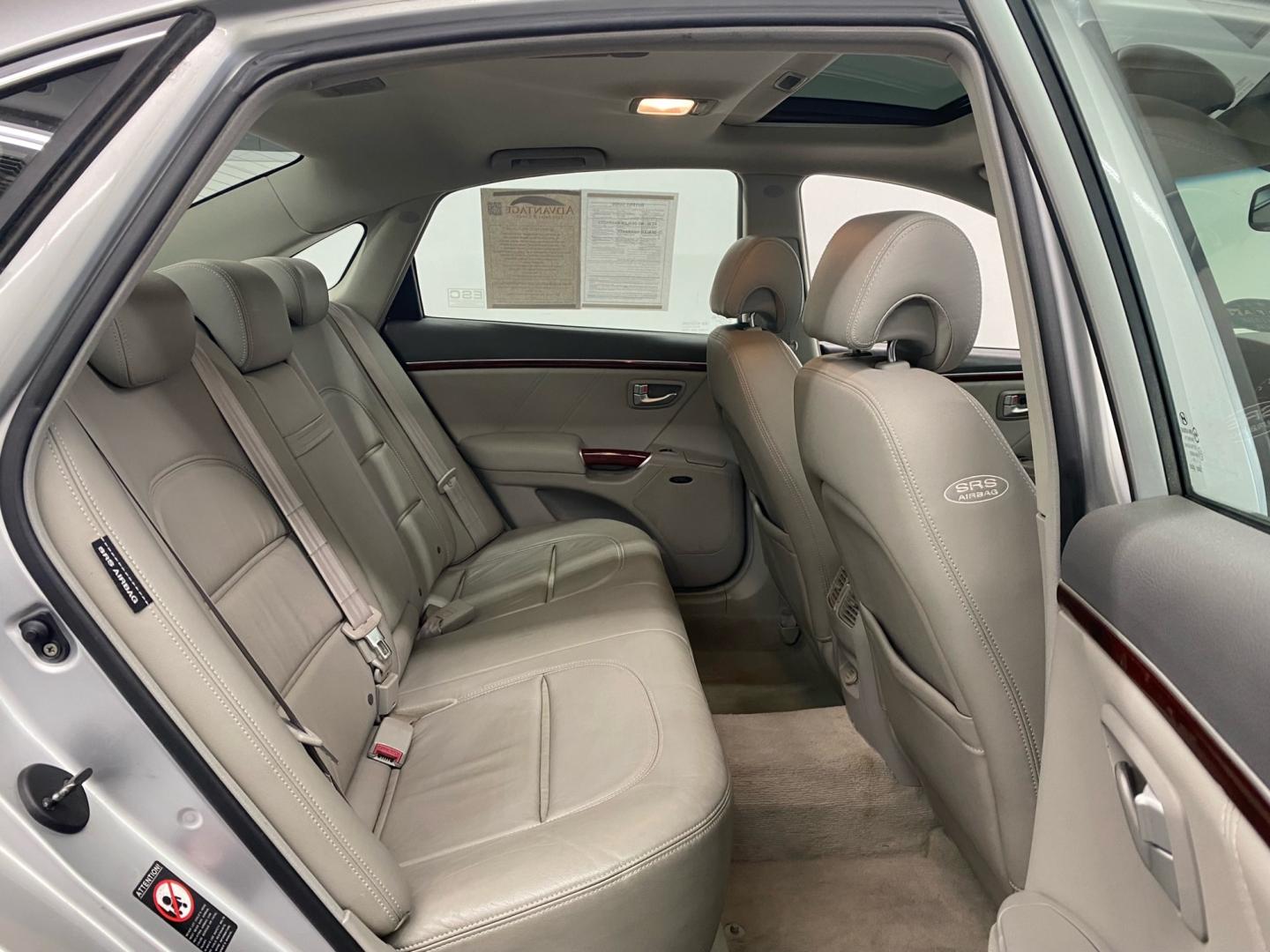 2007 SILVER /Tan Hyundai Azera AWD (KMHFC46F27A) with an 2.4L L4 DOHC 16V engine, 4-Speed Automatic Overdrive transmission, located at 533 S West End Blvd., Quakertown, PA, 18951, (877) 257-4995, 40.343994, -75.303604 - Photo#4